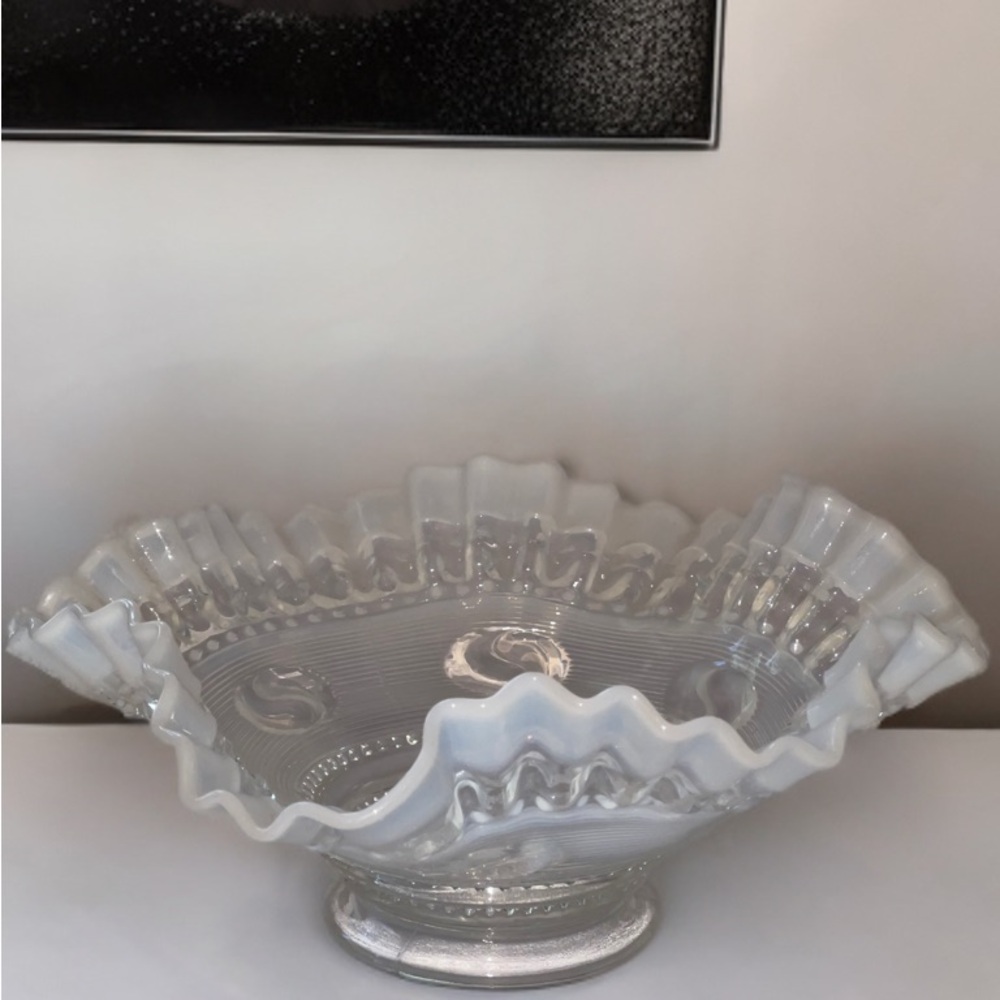 Elegant Ruffled Glass Bowl